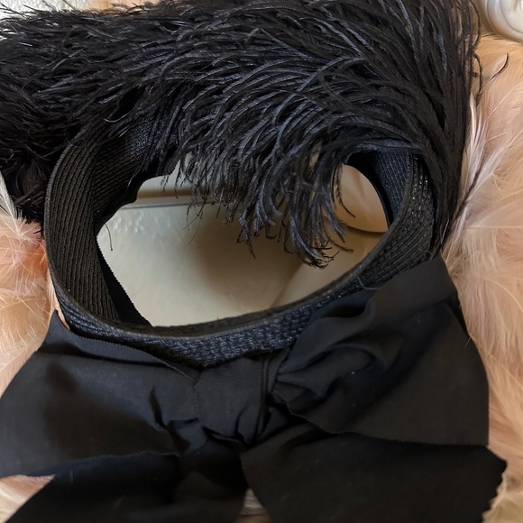 OPULENT 1940s' BLACK STRAW OPEN CROWN  HAT + SALMON & BLACK COLOR FEATHERS - Picture 10 of 11